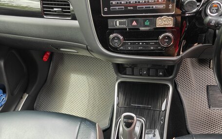 Mitsubishi Outlander III рестайлинг 3, 2018 год, 2 850 000 рублей, 6 фотография