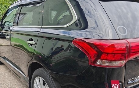 Mitsubishi Outlander III рестайлинг 3, 2018 год, 2 850 000 рублей, 4 фотография