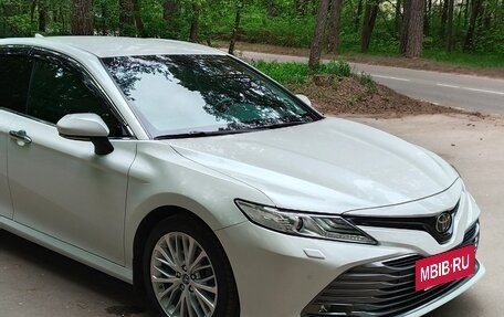 Toyota Camry, 2019 год, 3 350 000 рублей, 4 фотография