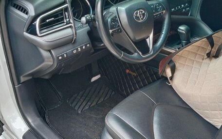 Toyota Camry, 2019 год, 3 350 000 рублей, 12 фотография