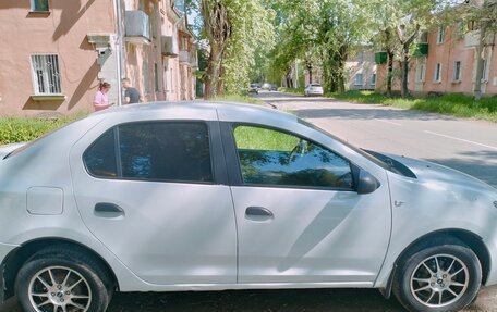 Renault Logan II, 2017 год, 650 000 рублей, 3 фотография