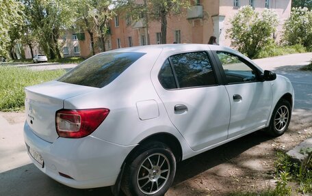 Renault Logan II, 2017 год, 650 000 рублей, 11 фотография