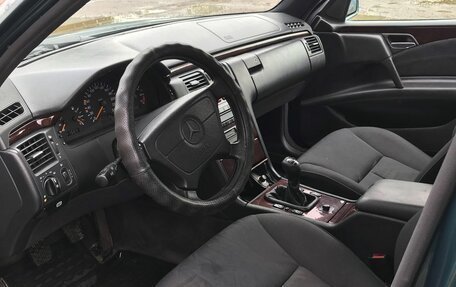 Mercedes-Benz E-Класс, 1996 год, 680 000 рублей, 5 фотография