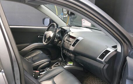 Mitsubishi Outlander III рестайлинг 3, 2010 год, 997 000 рублей, 10 фотография