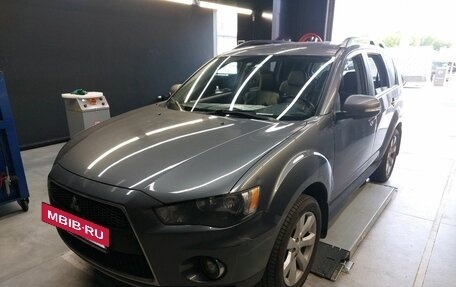 Mitsubishi Outlander III рестайлинг 3, 2010 год, 997 000 рублей, 2 фотография