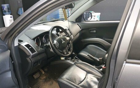 Mitsubishi Outlander III рестайлинг 3, 2010 год, 997 000 рублей, 14 фотография