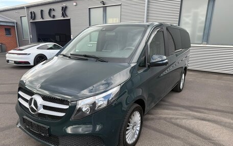 Mercedes-Benz V-Класс, 2022 год, 4 777 000 рублей, 16 фотография