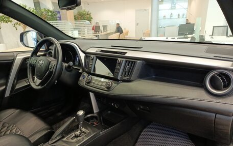Toyota RAV4, 2018 год, 2 525 000 рублей, 13 фотография