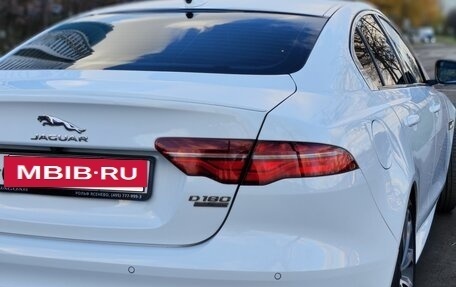Jaguar XE I рестайлинг, 2019 год, 3 550 000 рублей, 3 фотография