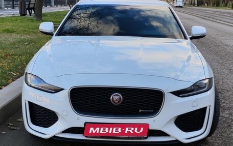 Jaguar XE I рестайлинг, 2019 год, 3 550 000 рублей, 2 фотография