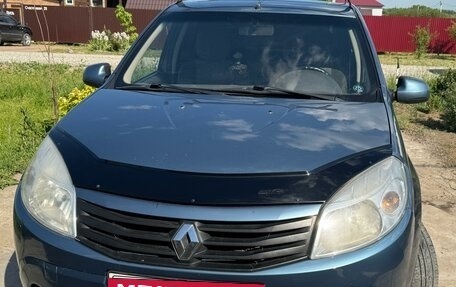 Renault Sandero I, 2013 год, 680 000 рублей, 2 фотография