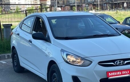 Hyundai Solaris II рестайлинг, 2011 год, 830 000 рублей, 3 фотография
