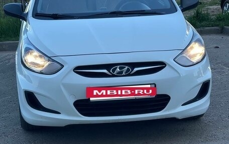 Hyundai Solaris II рестайлинг, 2011 год, 830 000 рублей, 2 фотография