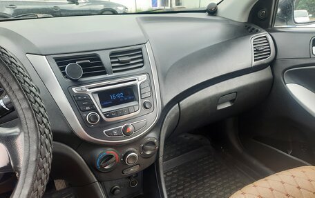 Hyundai Solaris II рестайлинг, 2011 год, 830 000 рублей, 11 фотография