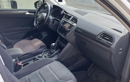 Volkswagen Tiguan II, 2018 год, 2 950 000 рублей, 13 фотография