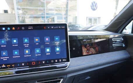 Volkswagen Tiguan, 2024 год, 6 298 000 рублей, 27 фотография