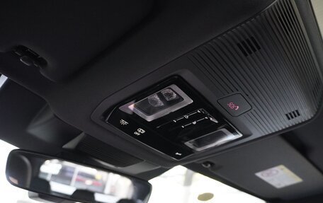 Volkswagen Tiguan, 2024 год, 6 298 000 рублей, 29 фотография
