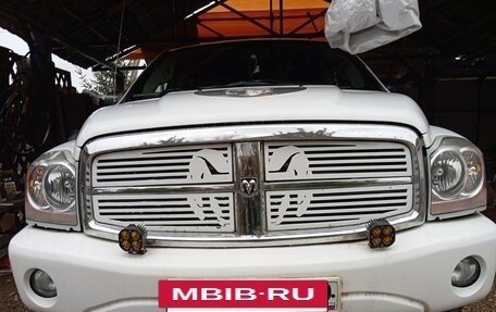 Dodge Durango II, 2004 год, 1 071 000 рублей, 28 фотография