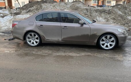 BMW 5 серия, 2004 год, 1 050 000 рублей, 1 фотография