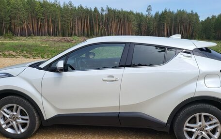 Toyota C-HR I рестайлинг, 2021 год, 2 700 000 рублей, 2 фотография