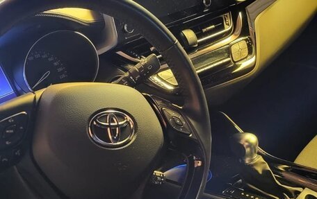 Toyota C-HR I рестайлинг, 2021 год, 2 700 000 рублей, 5 фотография
