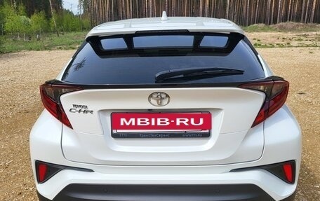 Toyota C-HR I рестайлинг, 2021 год, 2 700 000 рублей, 3 фотография