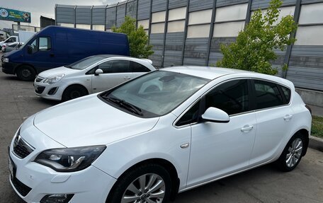 Opel Astra J, 2011 год, 650 000 рублей, 3 фотография