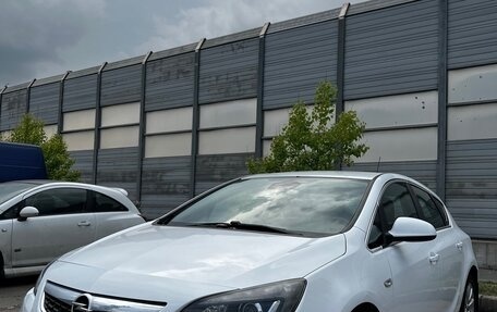 Opel Astra J, 2011 год, 650 000 рублей, 2 фотография