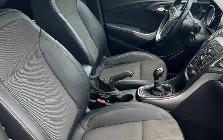 Opel Astra J, 2011 год, 650 000 рублей, 13 фотография