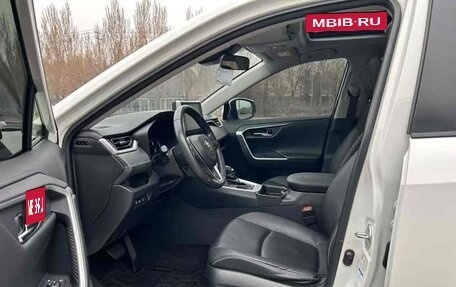 Toyota RAV4, 2021 год, 2 540 000 рублей, 6 фотография