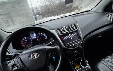 Hyundai Solaris II рестайлинг, 2012 год, 650 000 рублей, 7 фотография