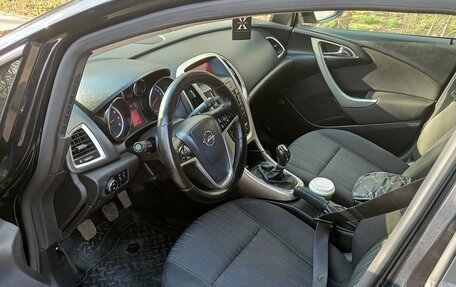 Opel Astra J, 2010 год, 650 000 рублей, 33 фотография