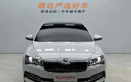 Skoda Superb III рестайлинг, 2022 год, 2 127 000 рублей, 2 фотография