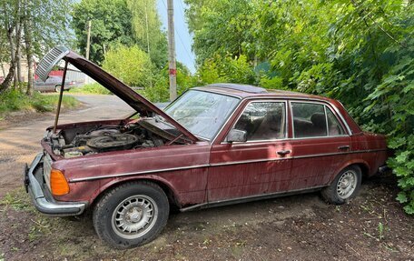 Mercedes-Benz W123, 1983 год, 400 000 рублей, 3 фотография