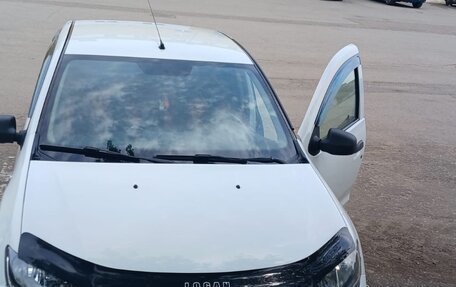 Renault Logan II, 2018 год, 620 000 рублей, 4 фотография