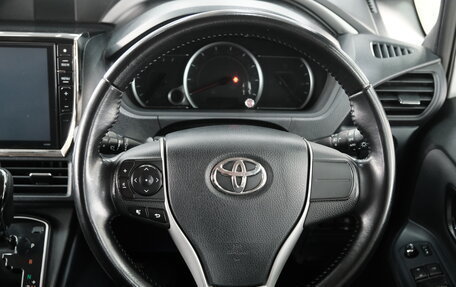 Toyota Voxy III, 2015 год, 2 099 000 рублей, 11 фотография