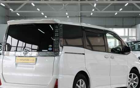 Toyota Voxy III, 2015 год, 2 099 000 рублей, 5 фотография