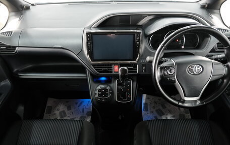 Toyota Voxy III, 2015 год, 2 099 000 рублей, 13 фотография