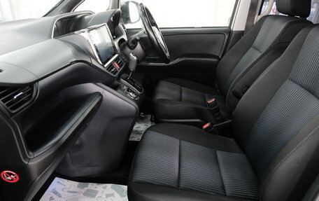 Toyota Voxy III, 2015 год, 2 099 000 рублей, 18 фотография