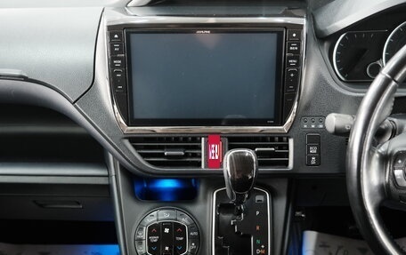 Toyota Voxy III, 2015 год, 2 099 000 рублей, 15 фотография