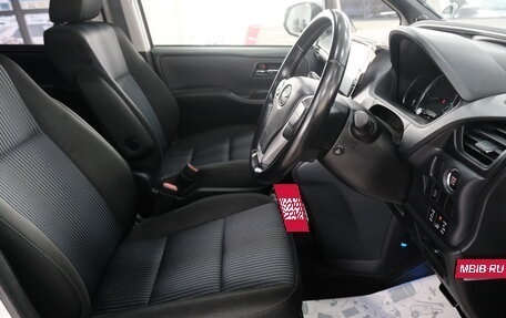 Toyota Voxy III, 2015 год, 2 099 000 рублей, 6 фотография