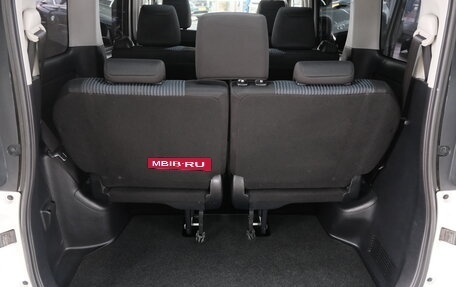 Toyota Voxy III, 2015 год, 2 099 000 рублей, 24 фотография