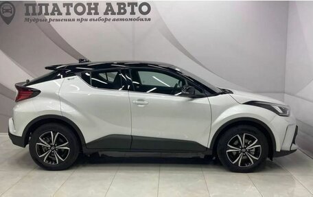Toyota C-HR I рестайлинг, 2022 год, 2 700 000 рублей, 4 фотография