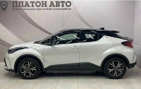 Toyota C-HR I рестайлинг, 2022 год, 2 700 000 рублей, 8 фотография
