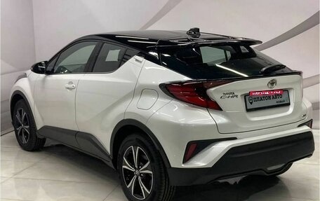 Toyota C-HR I рестайлинг, 2022 год, 2 700 000 рублей, 7 фотография