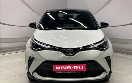 Toyota C-HR I рестайлинг, 2022 год, 2 700 000 рублей, 2 фотография