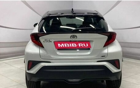 Toyota C-HR I рестайлинг, 2022 год, 2 700 000 рублей, 6 фотография
