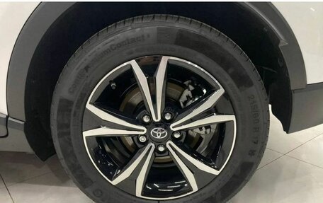 Toyota C-HR I рестайлинг, 2022 год, 2 700 000 рублей, 18 фотография