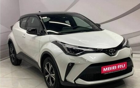 Toyota C-HR I рестайлинг, 2022 год, 2 700 000 рублей, 3 фотография