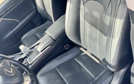 Lexus RX IV рестайлинг, 2020 год, 4 400 000 рублей, 7 фотография